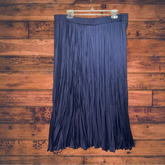 5 for $25🔥Time and Tru Navy Crinkle Elastic Waist Skirt XL (16-18) - Picture 2 of 5